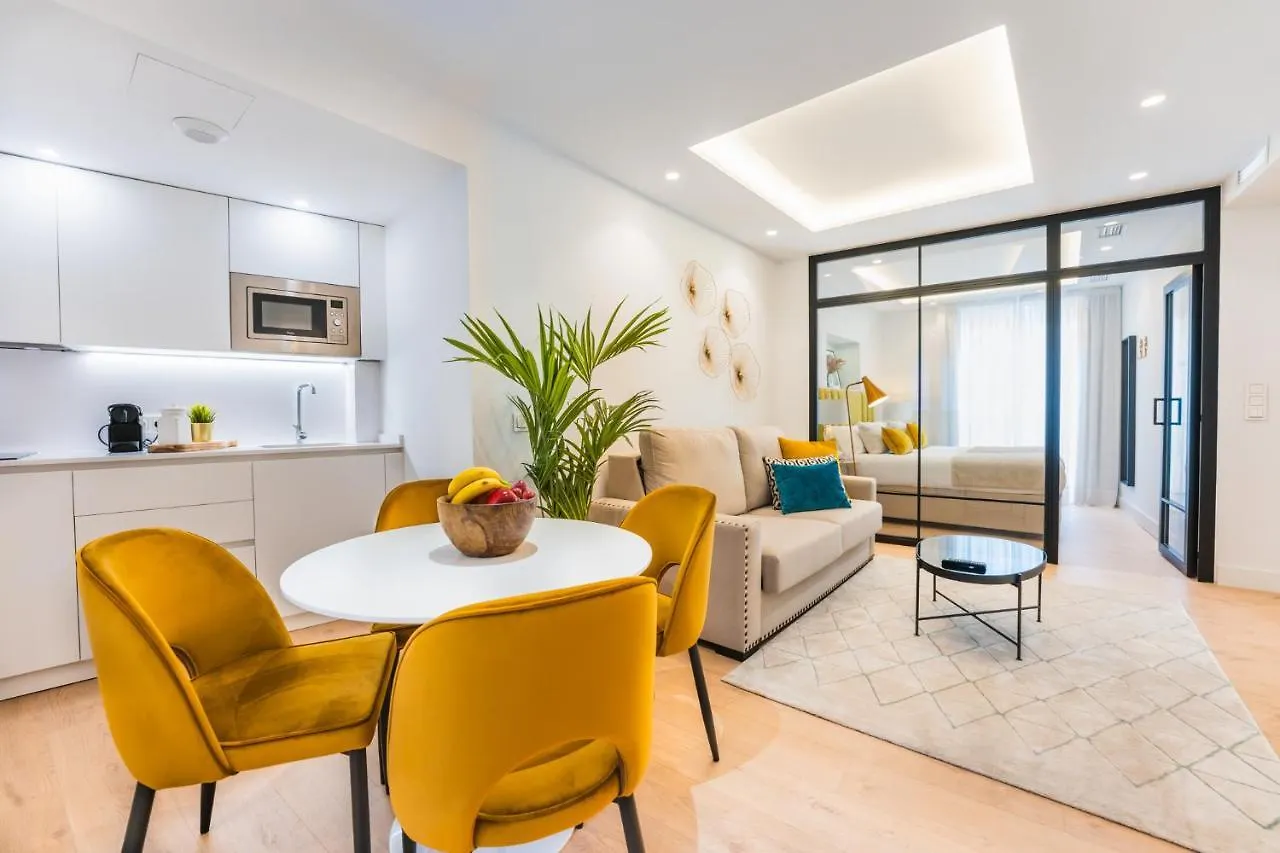 Debambu Suites مالقة شقة