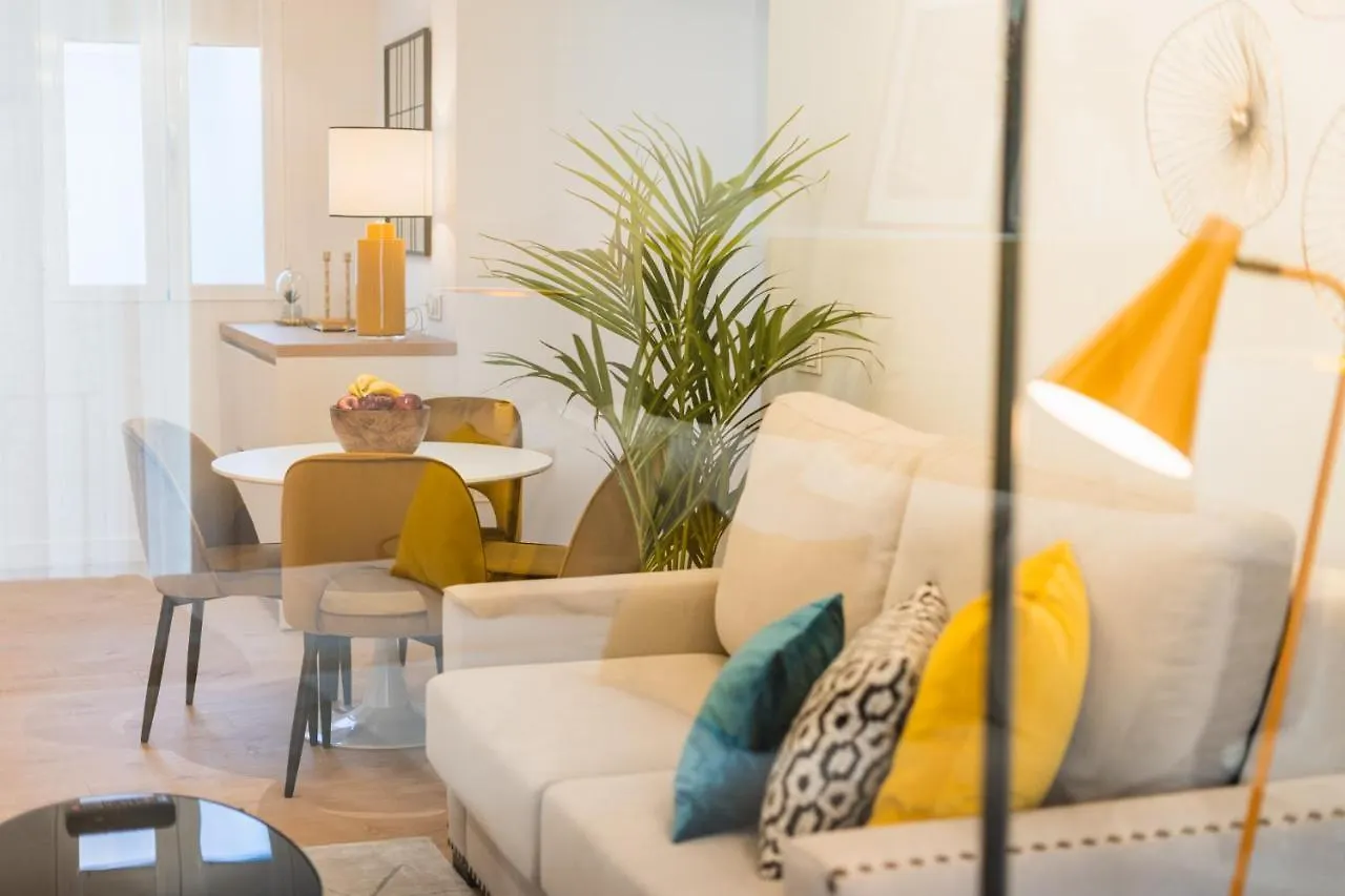Debambu Suites مالقة شقة